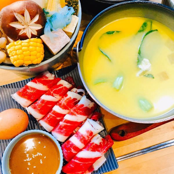 森林小徑文心店享受美食